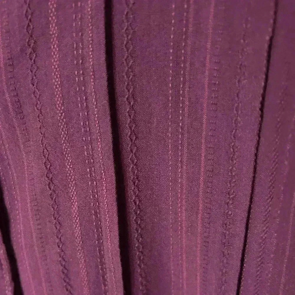 Woolrich Dark Purple Casual button-up blouse. Size Medium. Subtle ribbing/stripe - Picture 6 of 15